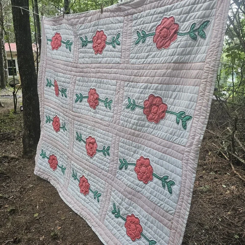 Vintage Handmade Floral Appliqué Full Size Quilt - Likely 1940s - 85x74